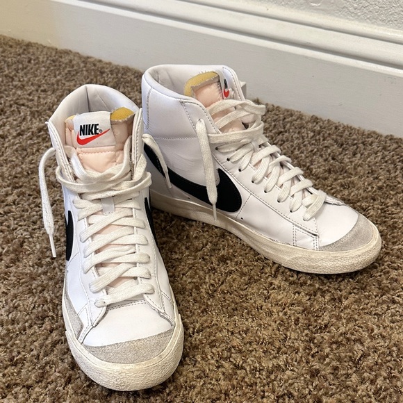 Nike women’s blazer mid 77 shoes - Picture 5 of 5